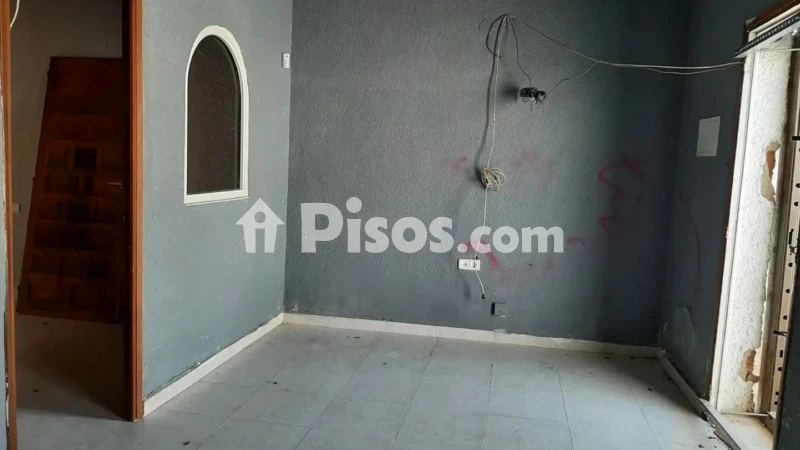 Casa adosada en venta en Plaza de las Dalias, cerca de Avenida de los Almendros