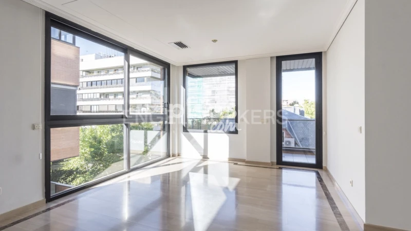 Piso en alquiler en Calle de Henri Dunant