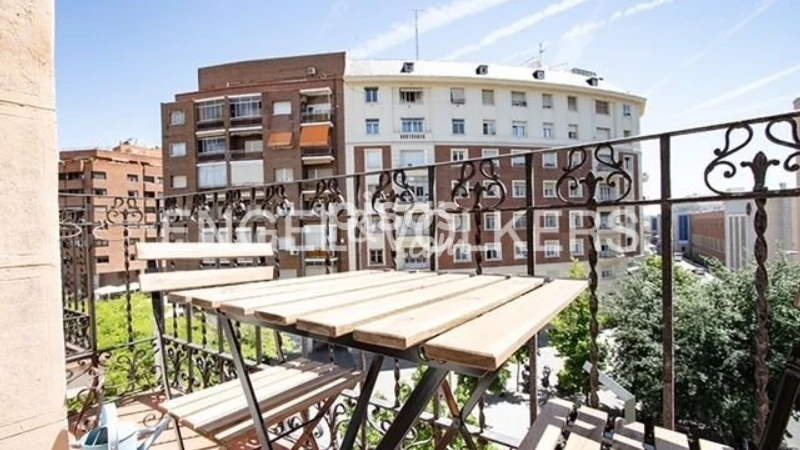 Piso en alquiler en Calle de Antonia Mercé