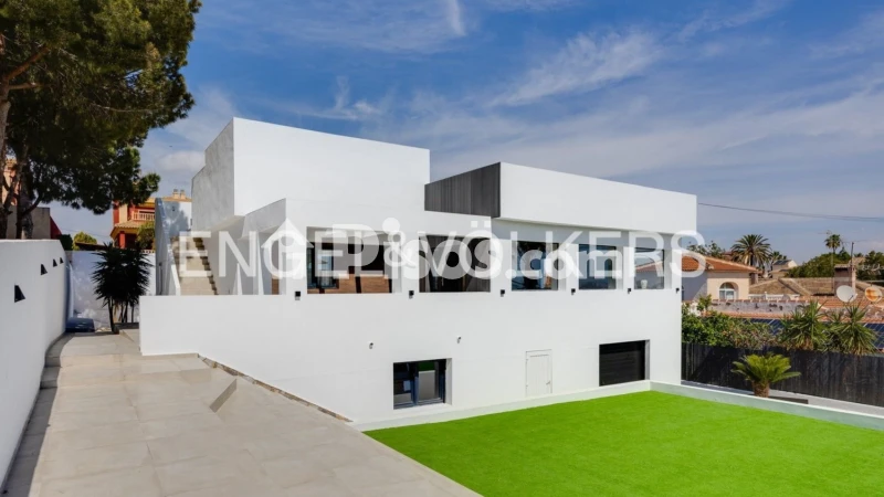 Pis – Torrevieja, Urbanización Los Balcones