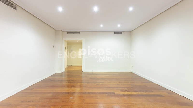 Piso en alquiler en Avenida de Valdemarín, cerca de Camino de la Zarzuela