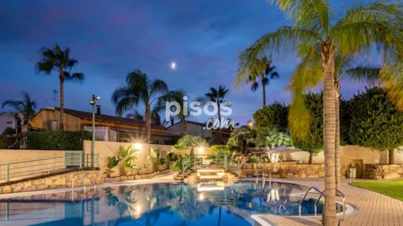 Casa en alquiler en Riba-Roja de Túria, Riba-roja de Túria de 2.500 €<span>/mes</span>