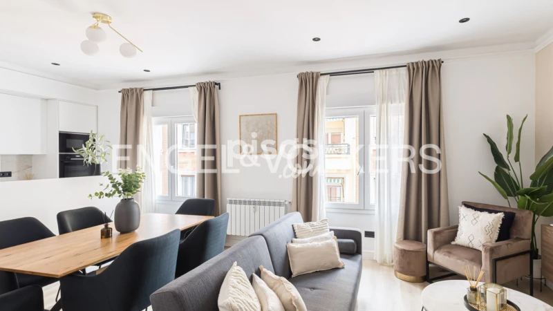 Piso en alquiler en Calle de Guzmán El Bueno, cerca de Calle de Antonio Palomino