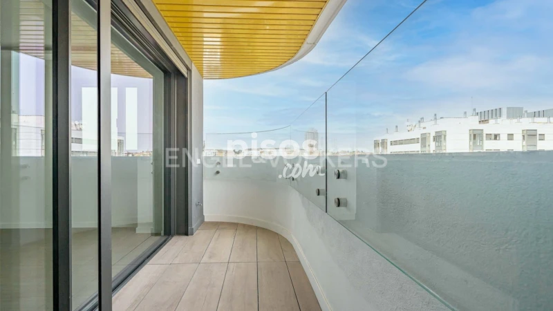 Piso en alquiler en Calle de los Astros