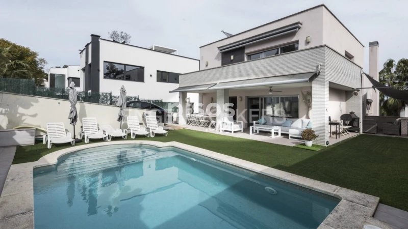 Casa en alquiler en Mas D'en Serra-Els Cards, Mas d'en Serra-Els Cards (Sant Pere de Ribes) de 5.500 €<span>/mes</span>