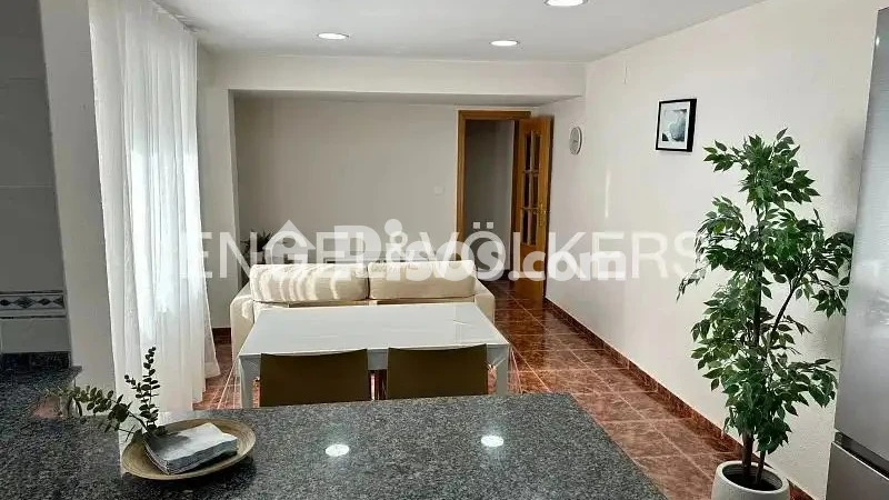 Piso en alquiler en Nou Moles
