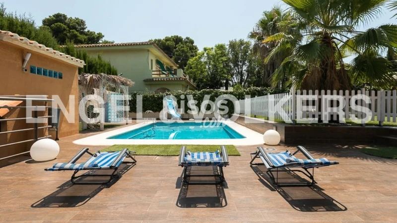 Casa en alquiler en Zona Avinguda Alta-Auditori, Zona Avinguda Alta-Auditori (Torrent) de 5.000 €<span>/mes</span>