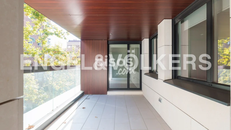 Piso en alquiler en Calle de Clara del Rey, cerca de Calle del Corazón de María