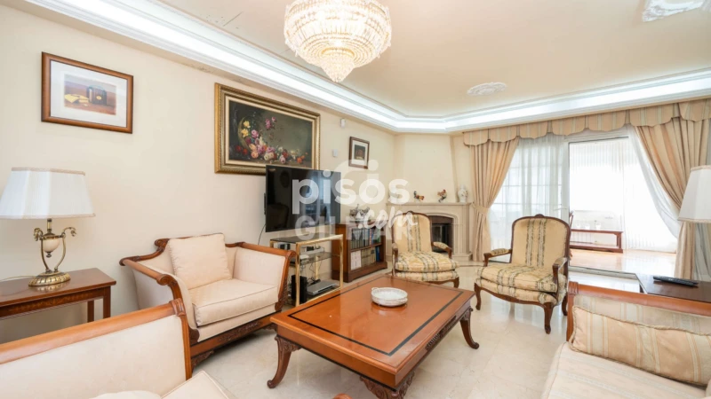 Chalet en venta en Tres Olivos, Castilla (Distrito Chamartín. Madrid Capital) de 1.475.000 €