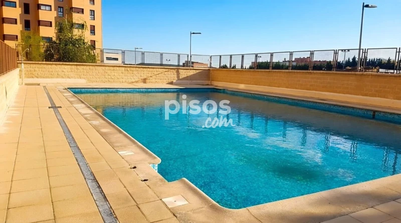 Piso en alquiler en Calle Puerto de Pozazal