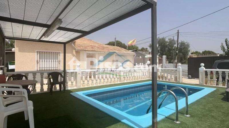 Casa – Albatera, Urbanización Serralba
