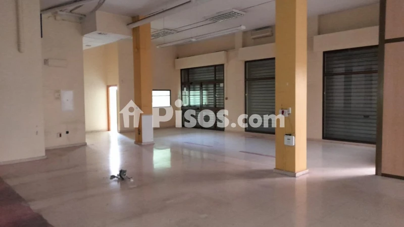 Local comercial en alquiler en Industria