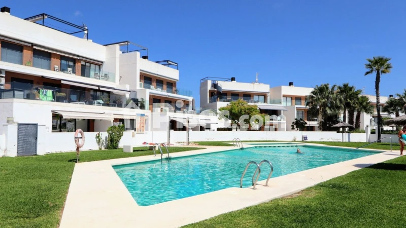 Pis – Orihuela, Urbanización El Presidente, Villa Martín
