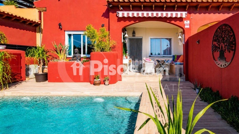 Casa – Los Montesinos, Barrio de los Miras