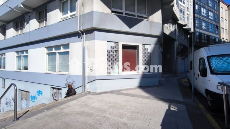 Local comercial en venta en Calle de Vales Villamarín
