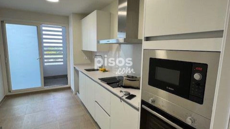 Piso en alquiler en Calle Angel Ojeda Aviles, Arco Norte-Avenida de España (Distrito Zona Centro. Dos Hermanas) de 1.200 €<span>/mes</span>