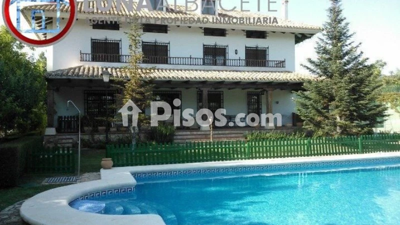 Casa – Albacete, Urbanización Aguasol