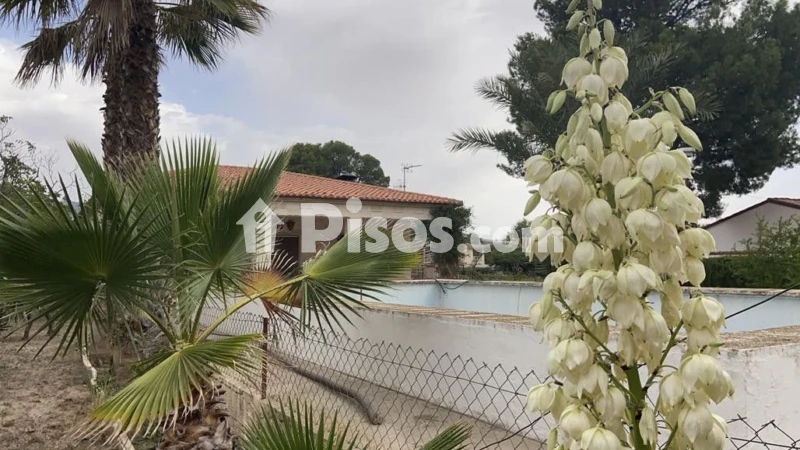 Woning, 127 m², grond 979 m²