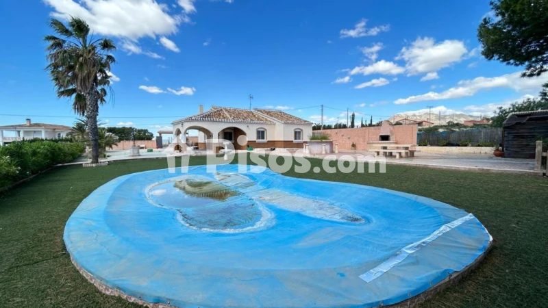 Casa – Albatera, Urbanización Serralba