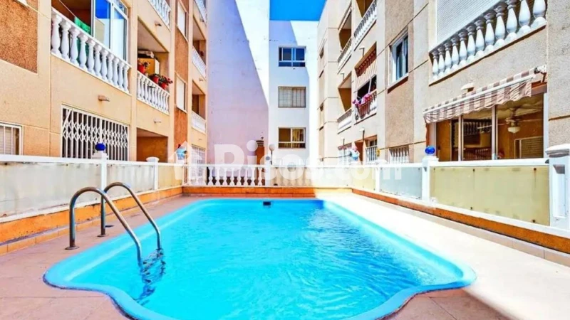 Pis – Torrevieja, Urbanización Calas Blancas