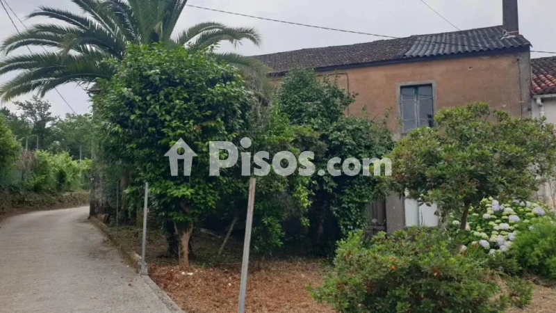 Casa – Os Dices, Ataúde, A Igrexa
