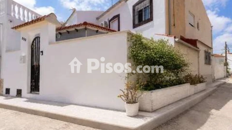 Pis – Torrevieja, Urbanización Jardín del Mar XIII, Urbanización El Chaparral