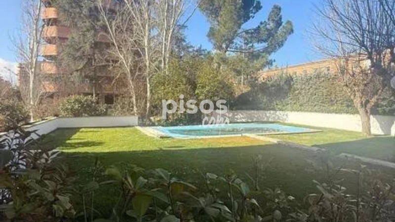 Piso en alquiler en Calle de Vegafría