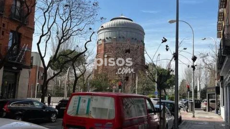 Piso en alquiler en Calle de Bretón de los Herreros, cerca de Calle de Santa Engracia