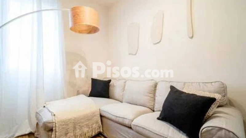 Piso en alquiler en Cuatro Caminos