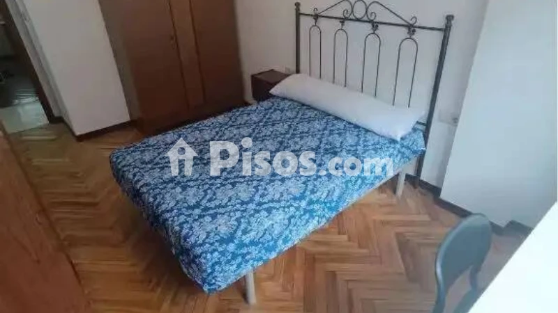 Piso – Santiago de Compostela, A Rosaleda, Cornes