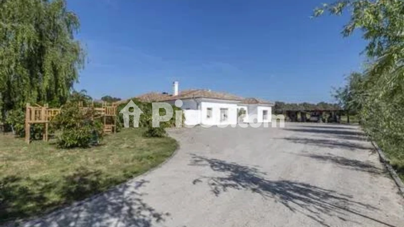 Chalet en venta en Núcleo - Vista 2