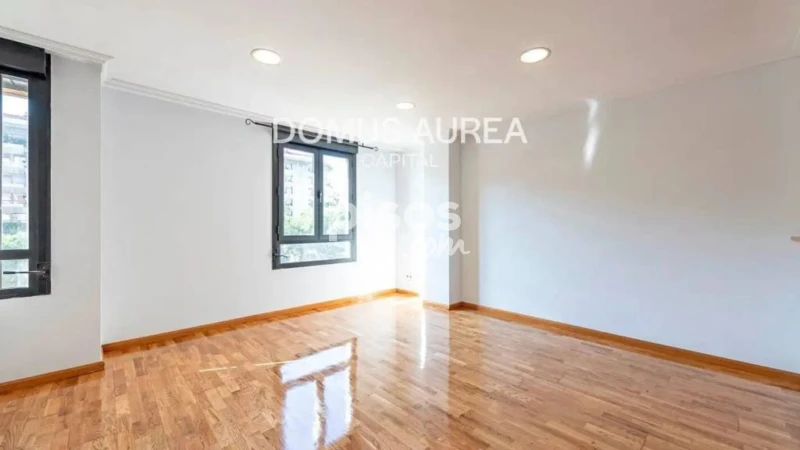 Piso en alquiler en Cuatro Caminos