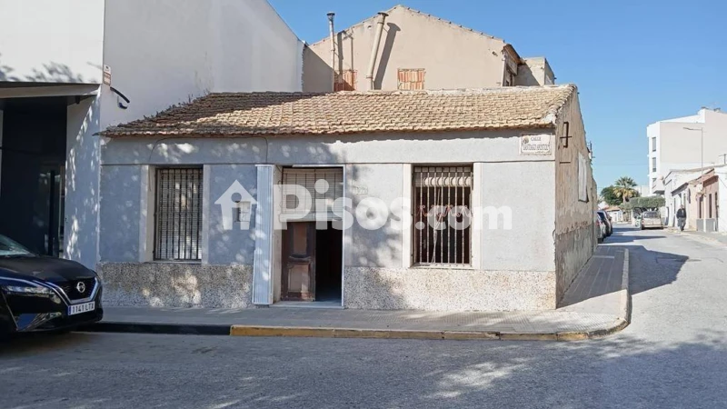 Casa – Los Montesinos, Barrio de los Miras