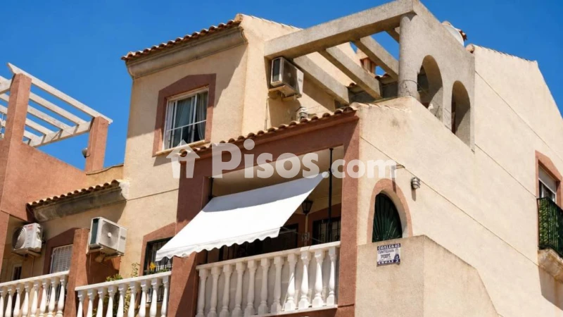 Pis – Orihuela, Urbanización Villacosta II-Las Filipinas, Villa Martín