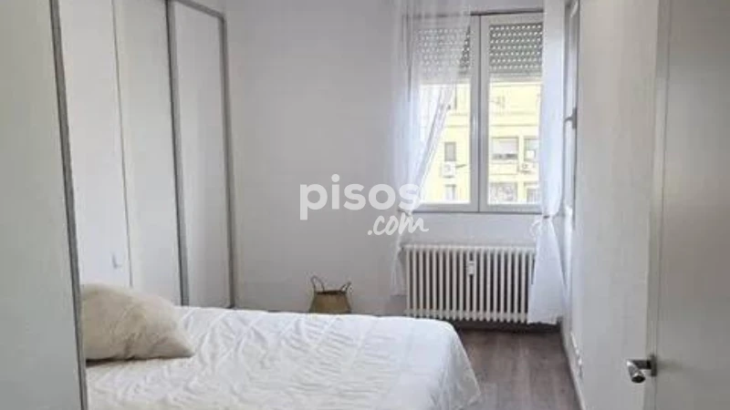 Piso en alquiler en Cuatro Caminos