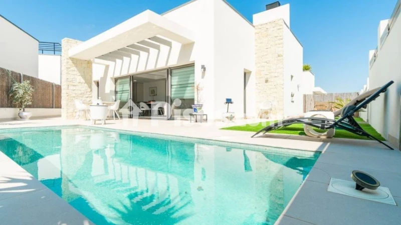 Casa – San Miguel de Salinas, Urbanización Las Filipinas