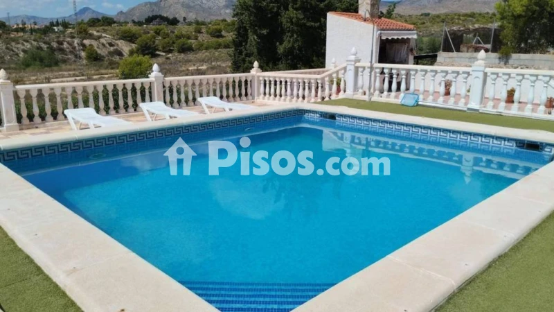Casa – Albatera, Urbanización Serralba