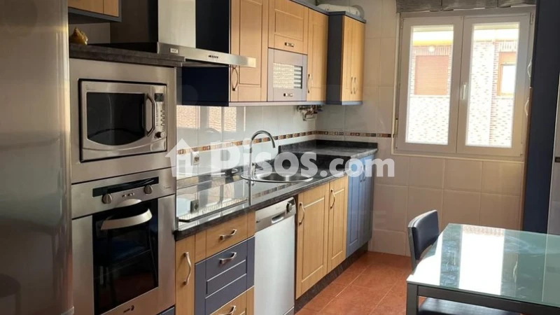 Fotografía del inmueble reportado: 700 €/mes — León, León