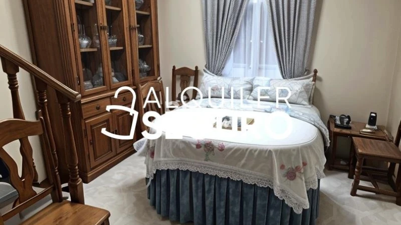 Chalet en alquiler en La Hacienda - Nueva Andalucía, La Hacienda-Nueva Andalucía (Dos Hermanas) de 750 €<span>/mes</span>