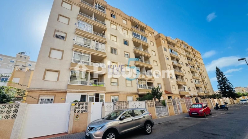 Pis – Torrevieja, Urbanización Los Balcones