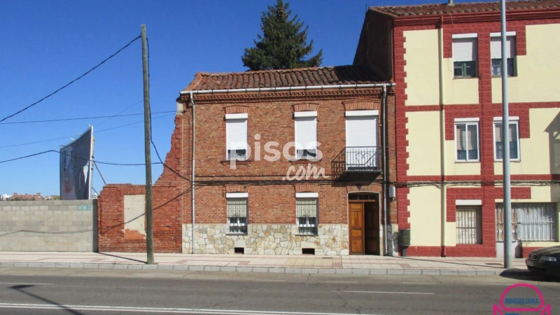 Casa en venta en Michaisa, Crucero-Pinilla-La Vega (León Capital) de 98.000 €