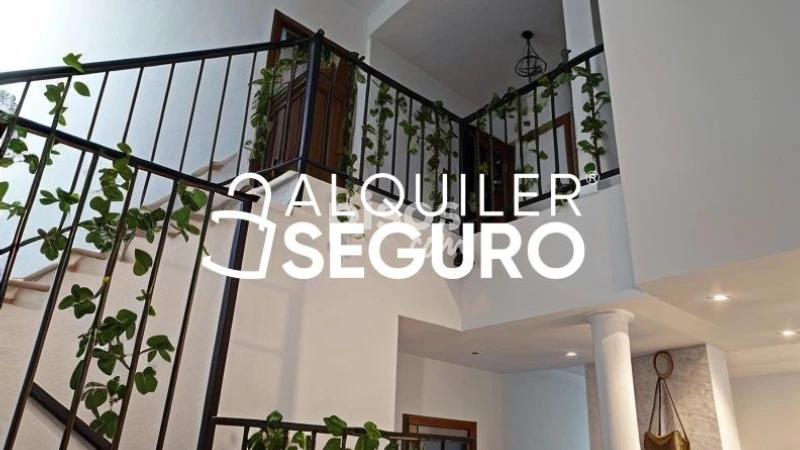 Chalet en alquiler en Zona Universitaria, Zona Avenida de Juan Diego (Bormujos) de 1.100 €<span>/mes</span>