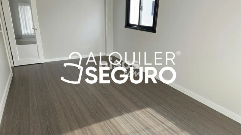 Piso en alquiler en Arco Norte - Avda. España, Entrenúcleos (Dos Hermanas) de 940 €<span>/mes</span>