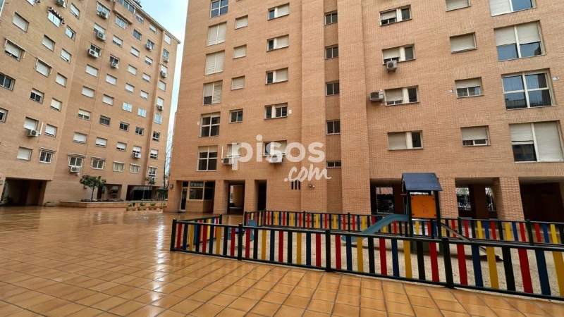 Piso en alquiler en Calle de Antonio Romero, 25