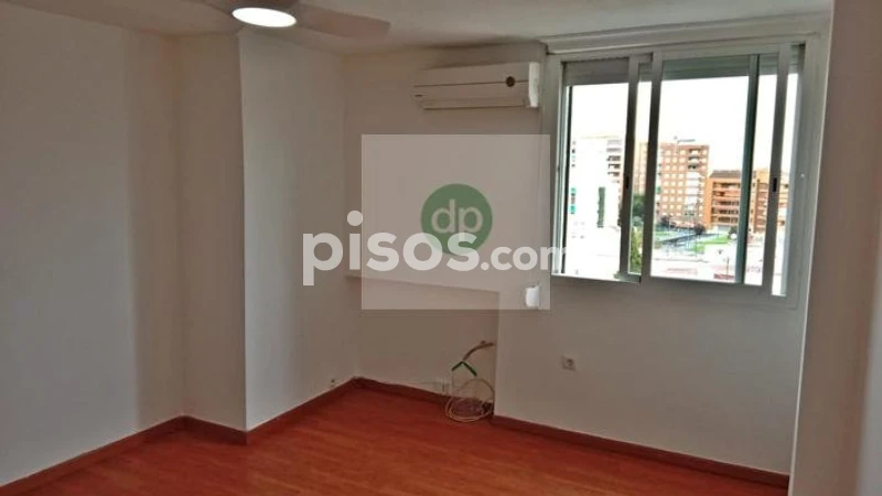 Piso en alquiler en en Plena Av Sta Marina, Junto A La Pza Alféreces., Santa Marina-La Paz (Badajoz Capital) de 600 €<span>/mes</span>