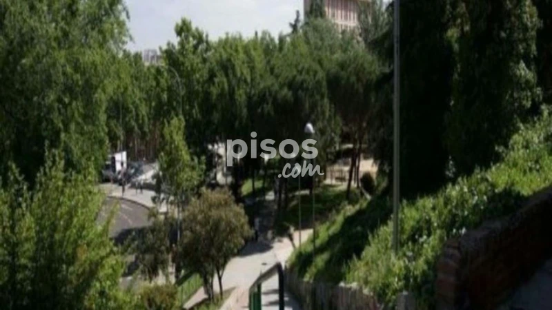 Piso en alquiler en Valdezarza