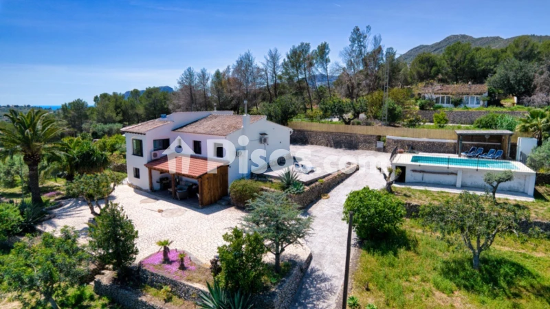 Shtëpi, 300 m², tokë 4000 m²