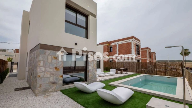 Shtëpi, 113 m², tokë 331 m²