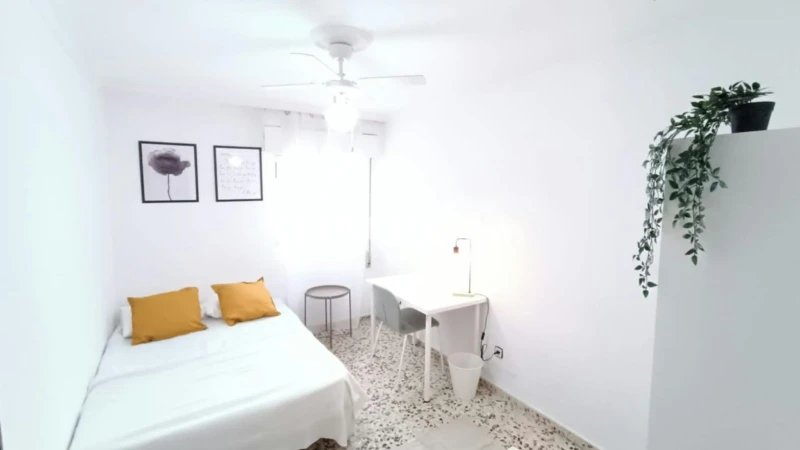 Habitación en alquiler en El Cerro, El Cerro (Distrito Cerro Amate. Sevilla Capital) de 360 €<span>/mes</span>