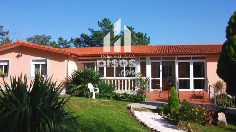 Chalet en venta en Calle Cruceiro de Roo, Outes de 1.800.000 €